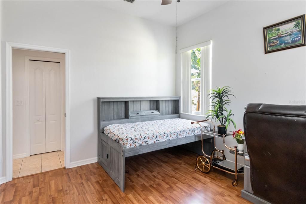 В аренду: $4,000 (5 спален, 4 ванн, 3341 Квадратных фут)