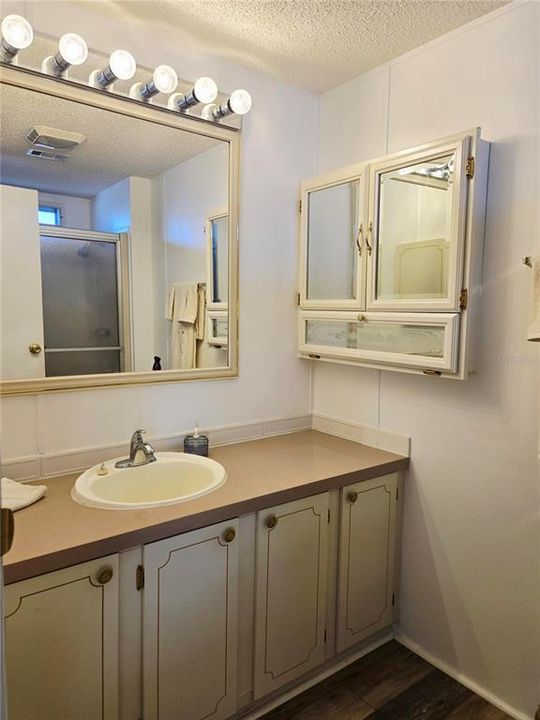 待售: $193,750 (2 贝兹, 2 浴室, 1000 平方英尺)