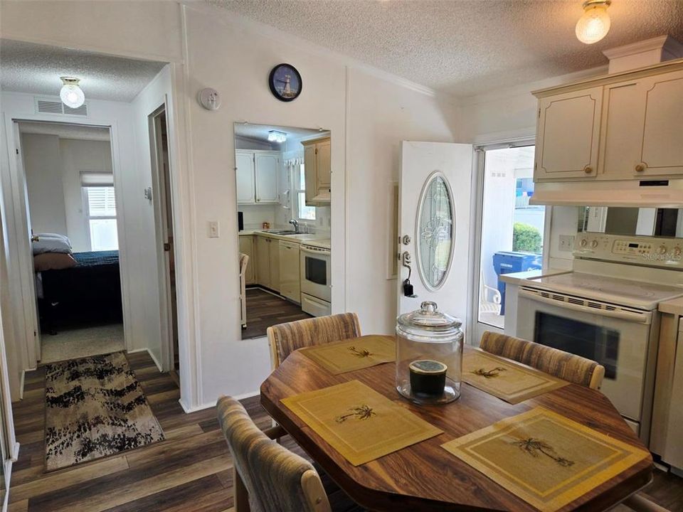 待售: $193,750 (2 贝兹, 2 浴室, 1000 平方英尺)