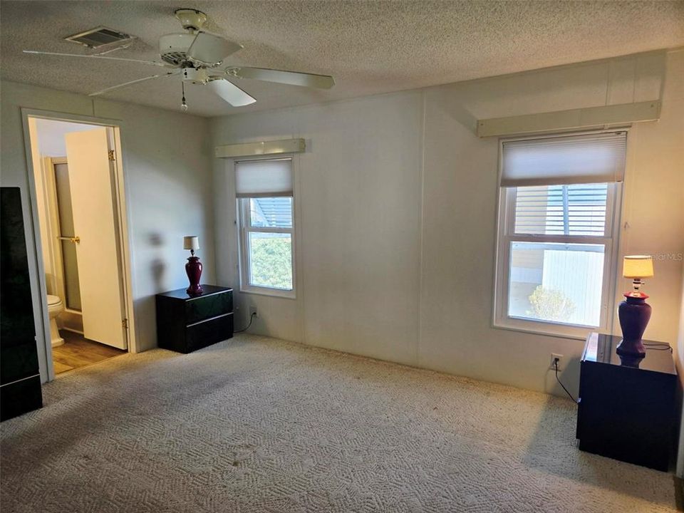 待售: $193,750 (2 贝兹, 2 浴室, 1000 平方英尺)