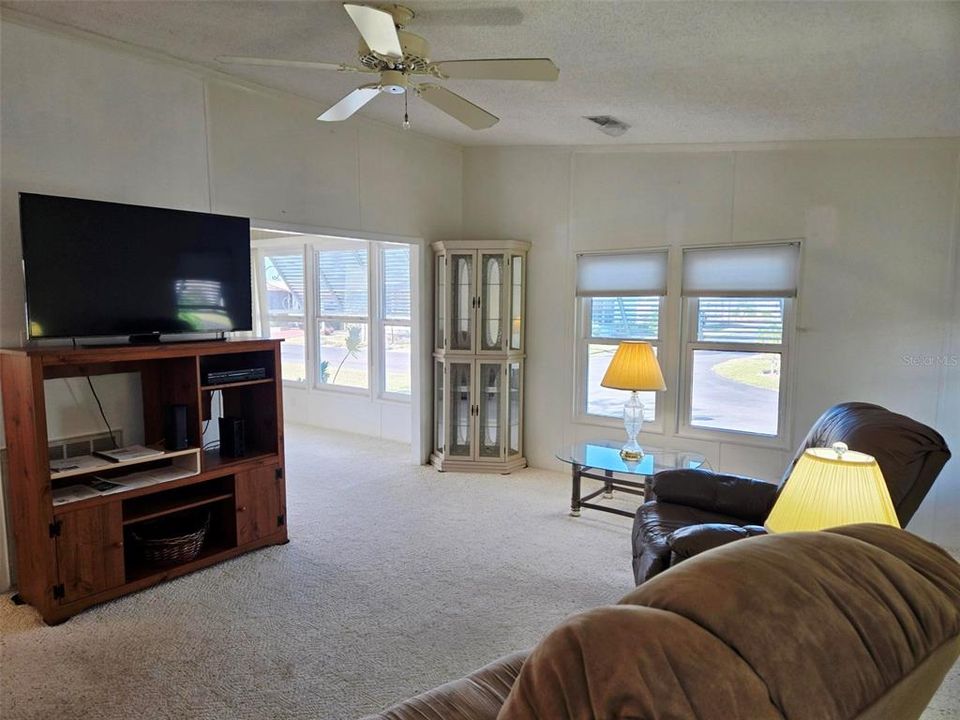 待售: $193,750 (2 贝兹, 2 浴室, 1000 平方英尺)