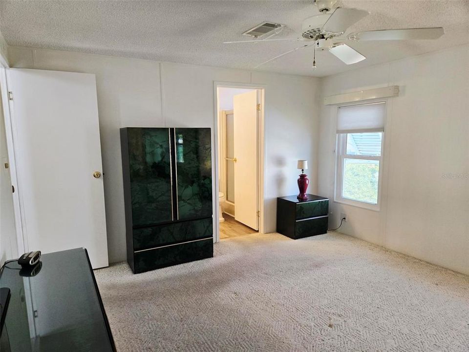 待售: $193,750 (2 贝兹, 2 浴室, 1000 平方英尺)