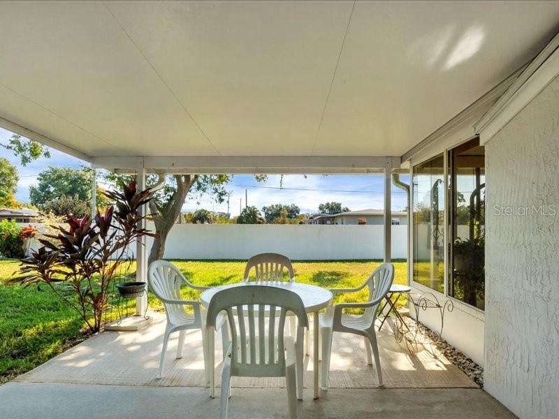 На продажу: $199,900 (2 спален, 2 ванн, 1186 Квадратных фут)