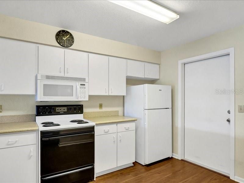 На продажу: $199,900 (2 спален, 2 ванн, 1186 Квадратных фут)