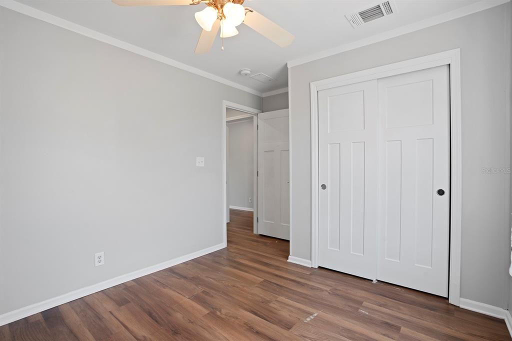 合同活跃: $295,000 (2 贝兹, 2 浴室, 1218 平方英尺)