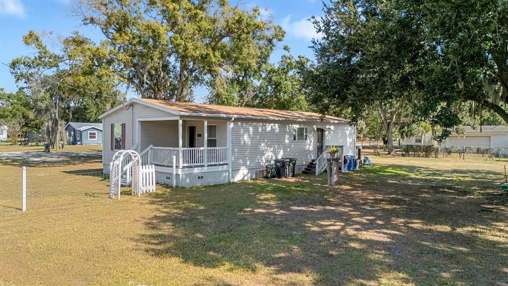 合同活跃: $295,000 (2 贝兹, 2 浴室, 1218 平方英尺)