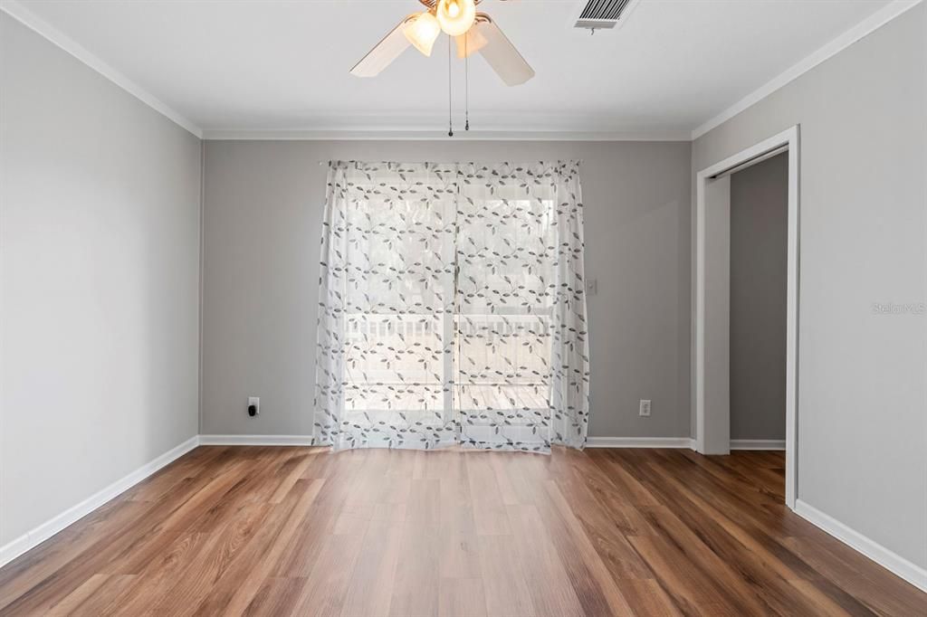 合同活跃: $295,000 (2 贝兹, 2 浴室, 1218 平方英尺)