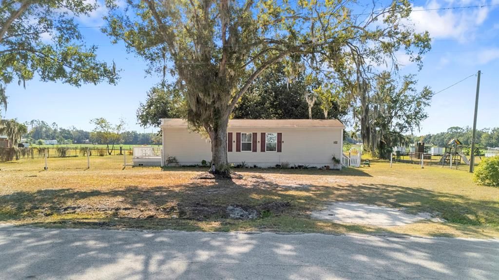 合同活跃: $295,000 (2 贝兹, 2 浴室, 1218 平方英尺)