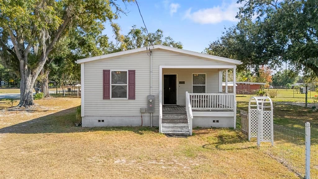 合同活跃: $295,000 (2 贝兹, 2 浴室, 1218 平方英尺)