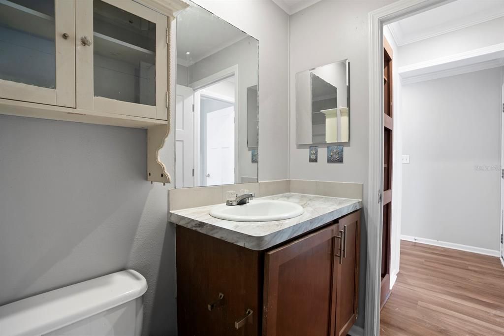 合同活跃: $295,000 (2 贝兹, 2 浴室, 1218 平方英尺)