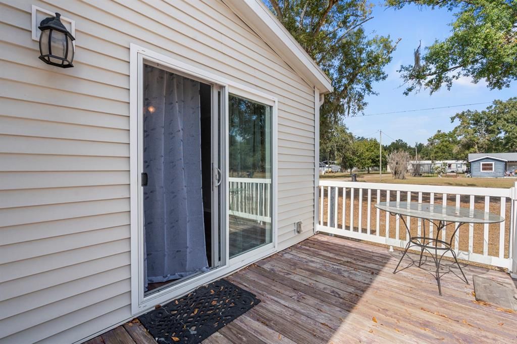 合同活跃: $295,000 (2 贝兹, 2 浴室, 1218 平方英尺)