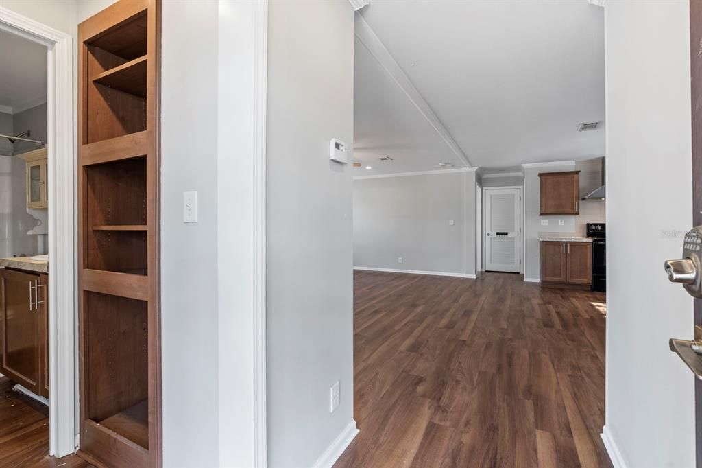 合同活跃: $295,000 (2 贝兹, 2 浴室, 1218 平方英尺)