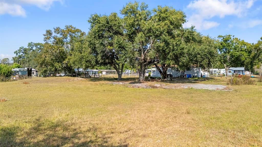 合同活跃: $295,000 (2 贝兹, 2 浴室, 1218 平方英尺)