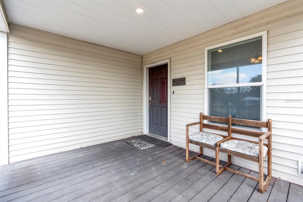 合同活跃: $295,000 (2 贝兹, 2 浴室, 1218 平方英尺)