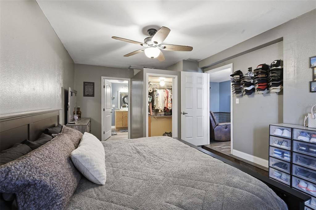 待售: $370,000 (4 贝兹, 2 浴室, 1708 平方英尺)