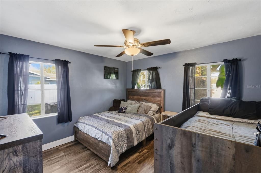 待售: $370,000 (4 贝兹, 2 浴室, 1708 平方英尺)