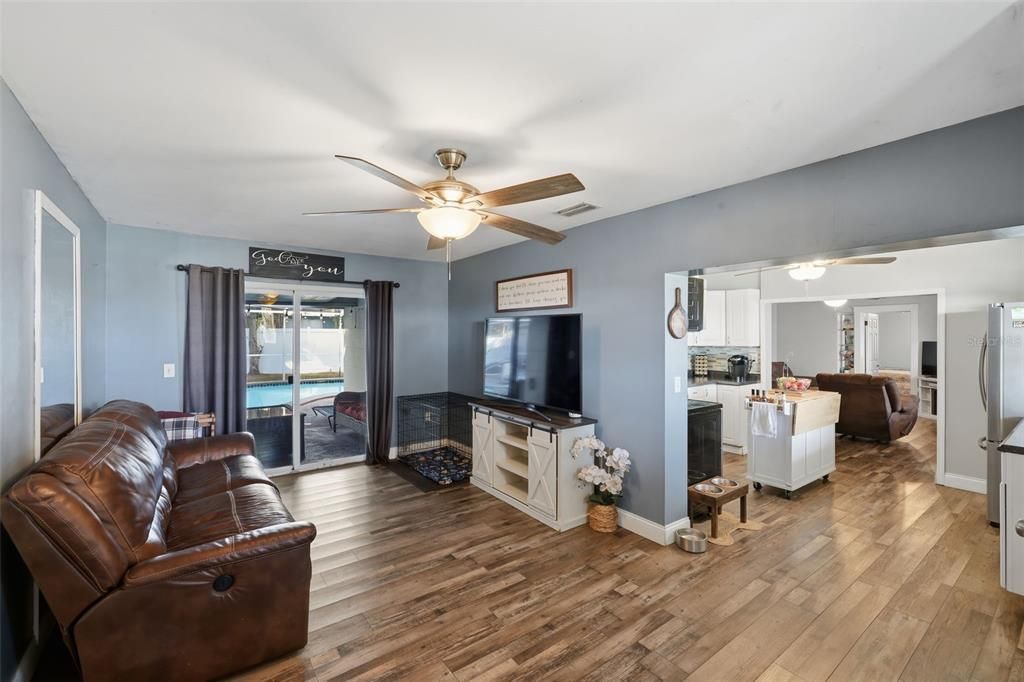 待售: $370,000 (4 贝兹, 2 浴室, 1708 平方英尺)