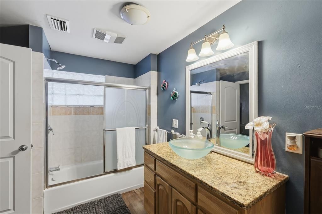 待售: $370,000 (4 贝兹, 2 浴室, 1708 平方英尺)