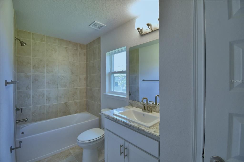 待售: $385,366 (4 贝兹, 3 浴室, 2200 平方英尺)