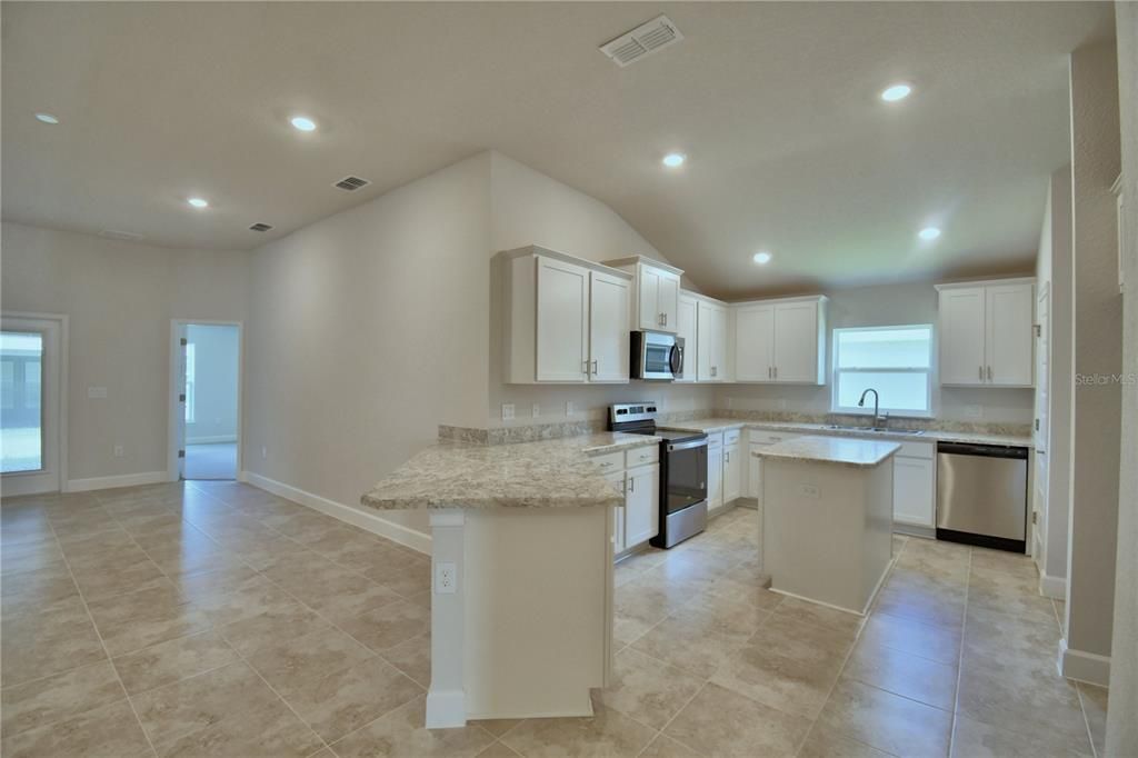 待售: $385,366 (4 贝兹, 3 浴室, 2200 平方英尺)