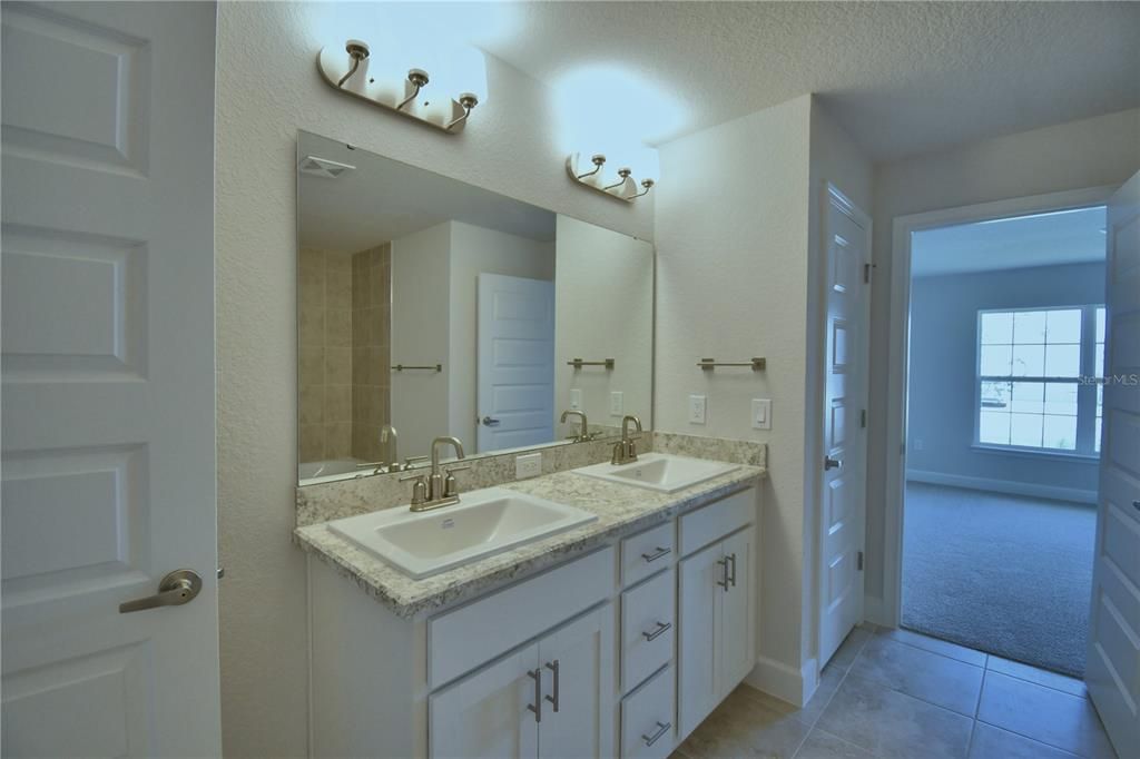 待售: $385,366 (4 贝兹, 3 浴室, 2200 平方英尺)