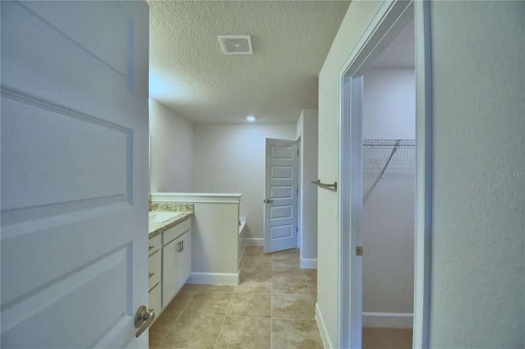 待售: $385,366 (4 贝兹, 3 浴室, 2200 平方英尺)