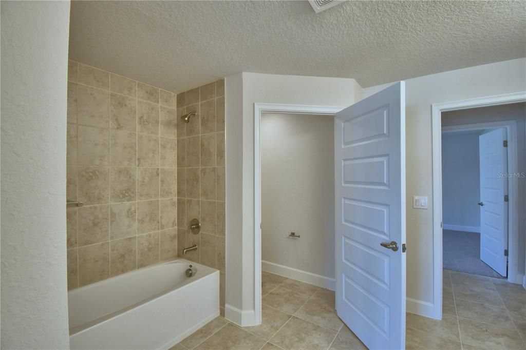 待售: $385,366 (4 贝兹, 3 浴室, 2200 平方英尺)