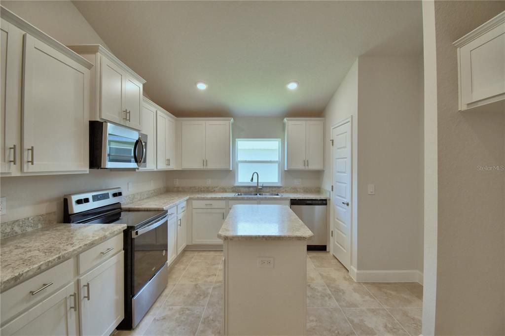 待售: $385,366 (4 贝兹, 3 浴室, 2200 平方英尺)