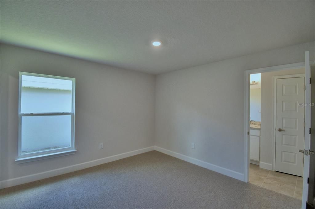 待售: $385,366 (4 贝兹, 3 浴室, 2200 平方英尺)