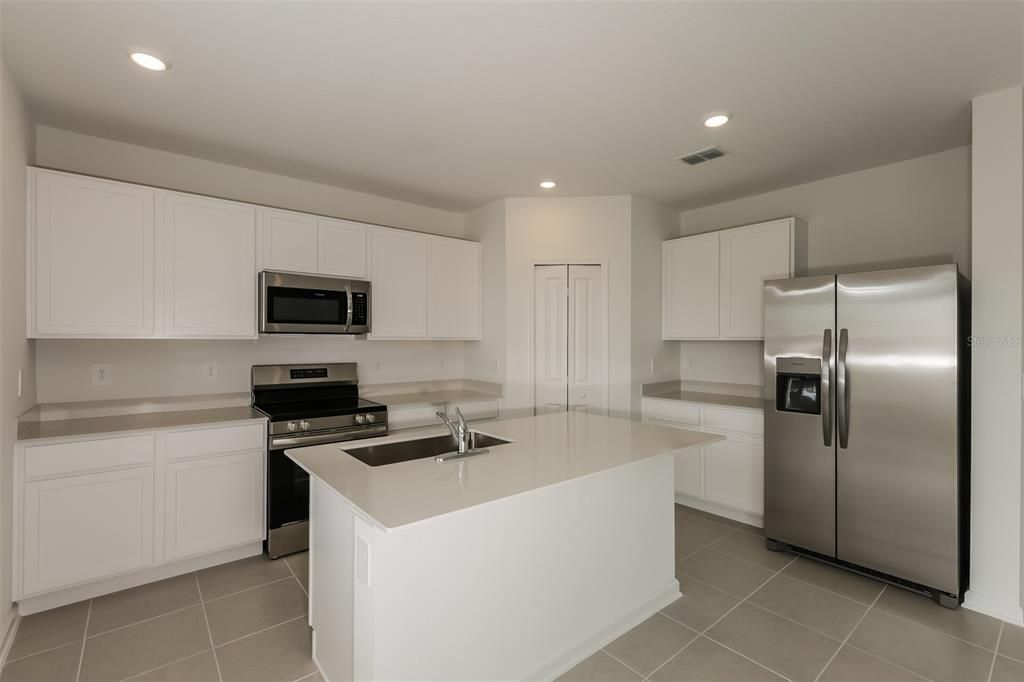 En Renta: $2,180 (5 camas, 3 baños, 2451 Pies cuadrados)