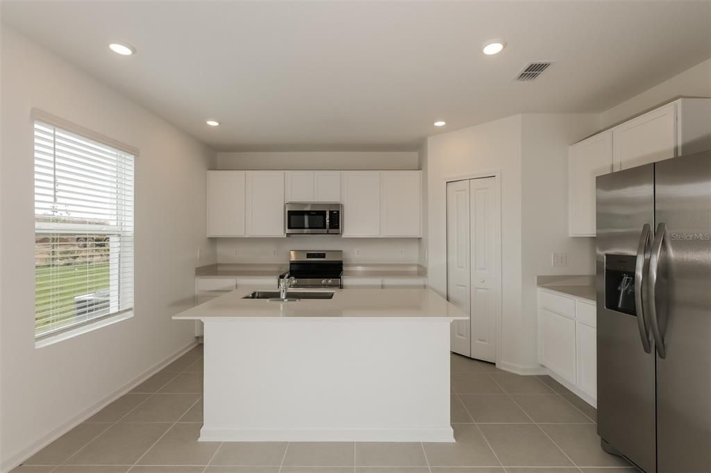 En Renta: $2,180 (5 camas, 3 baños, 2451 Pies cuadrados)