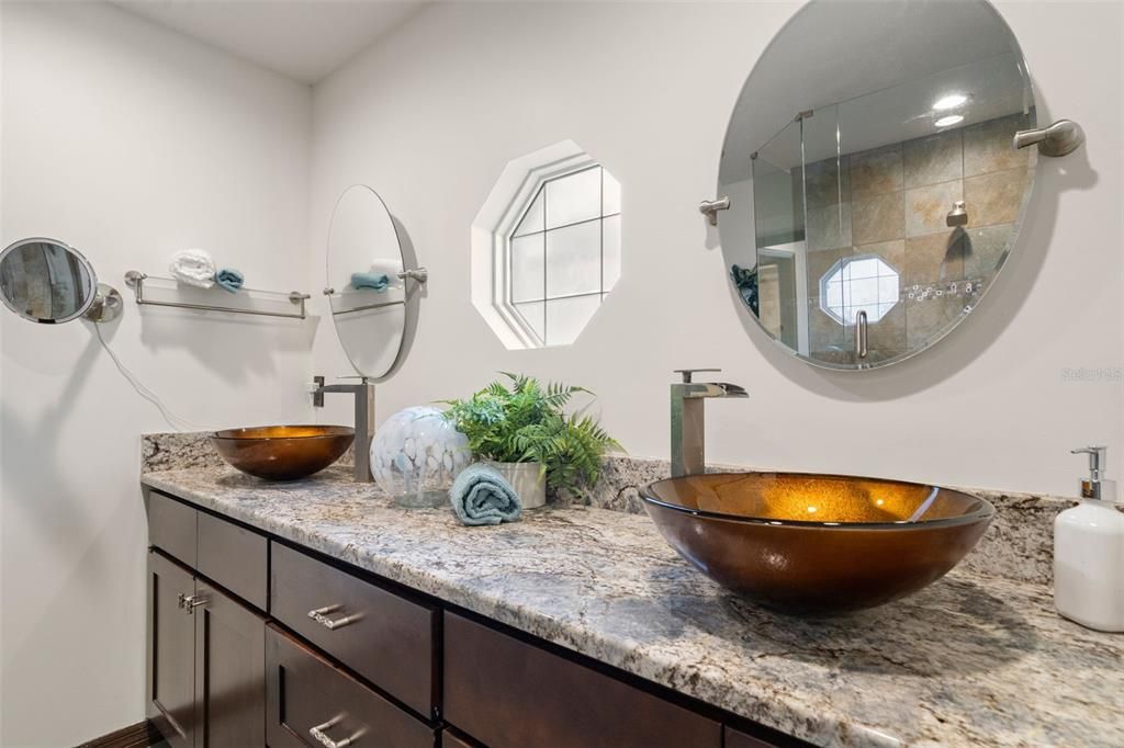 En Venta: $799,000 (3 camas, 3 baños, 1903 Pies cuadrados)