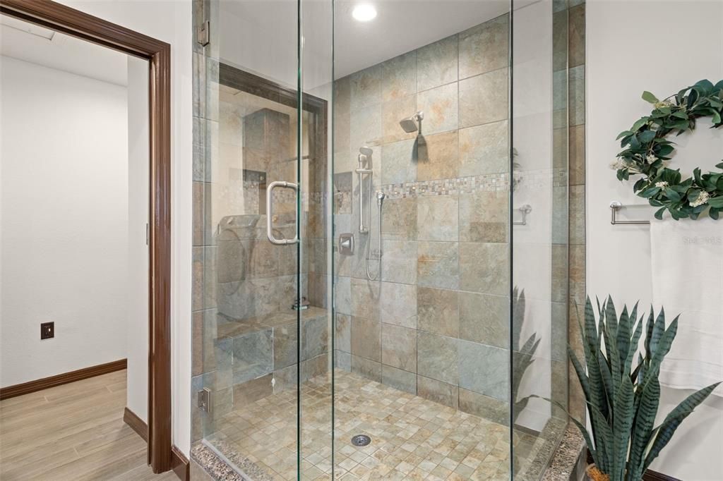 En Venta: $799,000 (3 camas, 3 baños, 1903 Pies cuadrados)