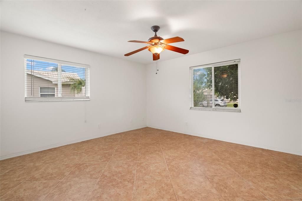 En Venta: $799,000 (3 camas, 3 baños, 1903 Pies cuadrados)