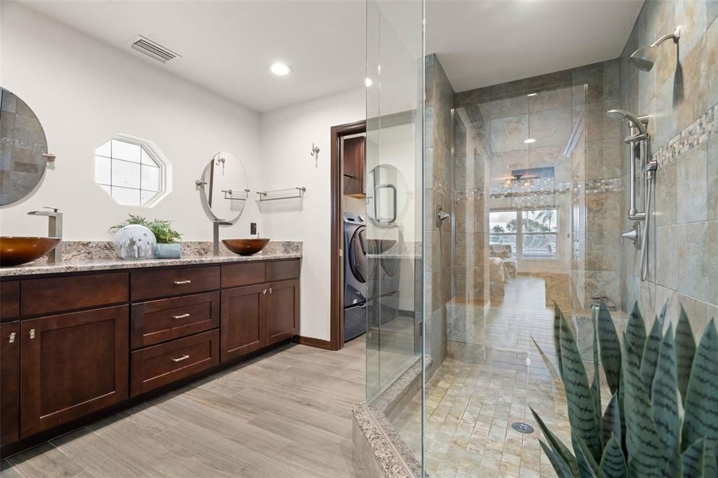 En Venta: $799,000 (3 camas, 3 baños, 1903 Pies cuadrados)