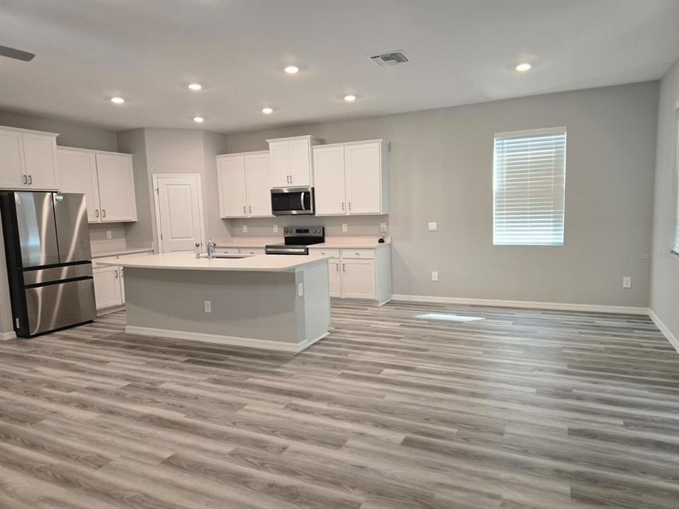 For Rent: $2,985 (4 beds, 2 baths, 2045 Square Feet)