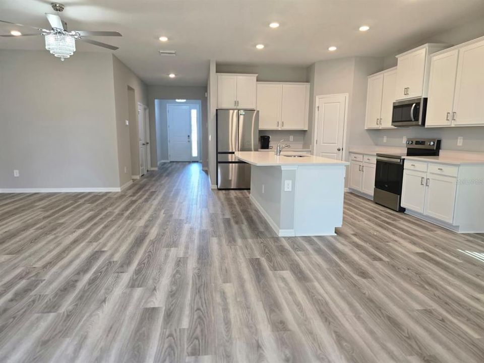 For Rent: $2,985 (4 beds, 2 baths, 2045 Square Feet)