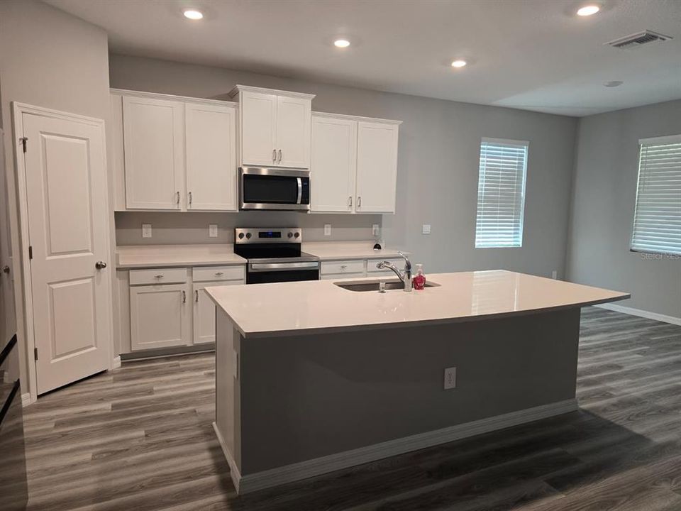 For Rent: $2,985 (4 beds, 2 baths, 2045 Square Feet)