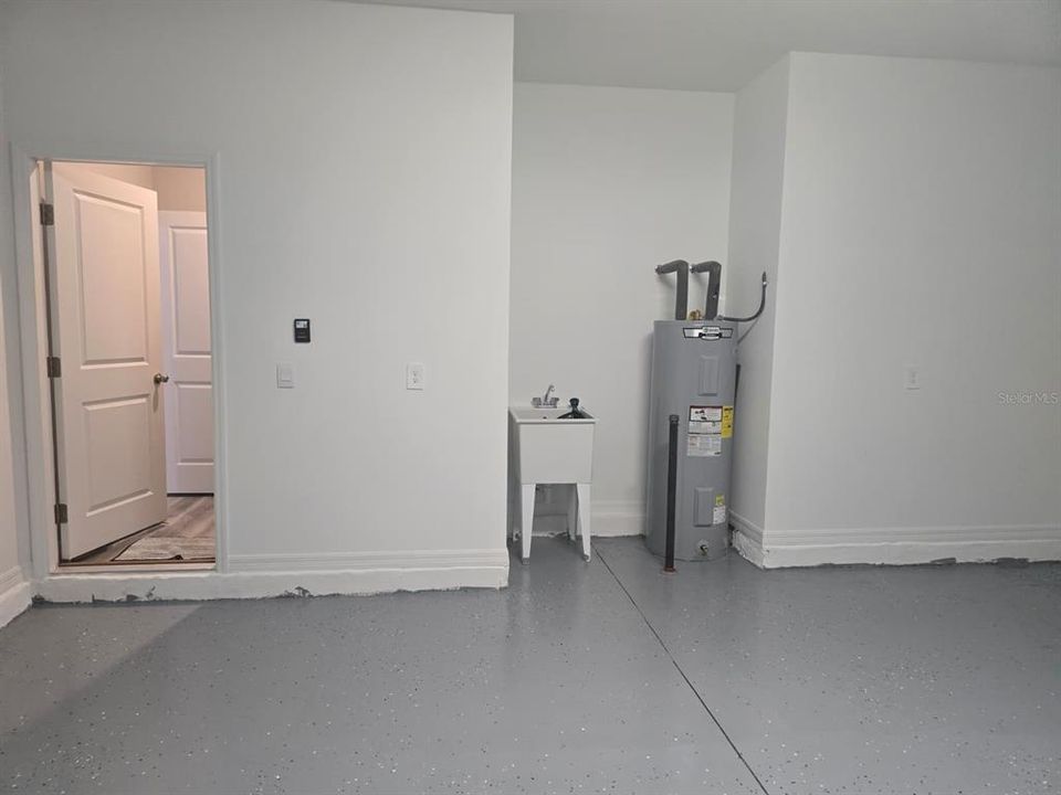 For Rent: $2,985 (4 beds, 2 baths, 2045 Square Feet)