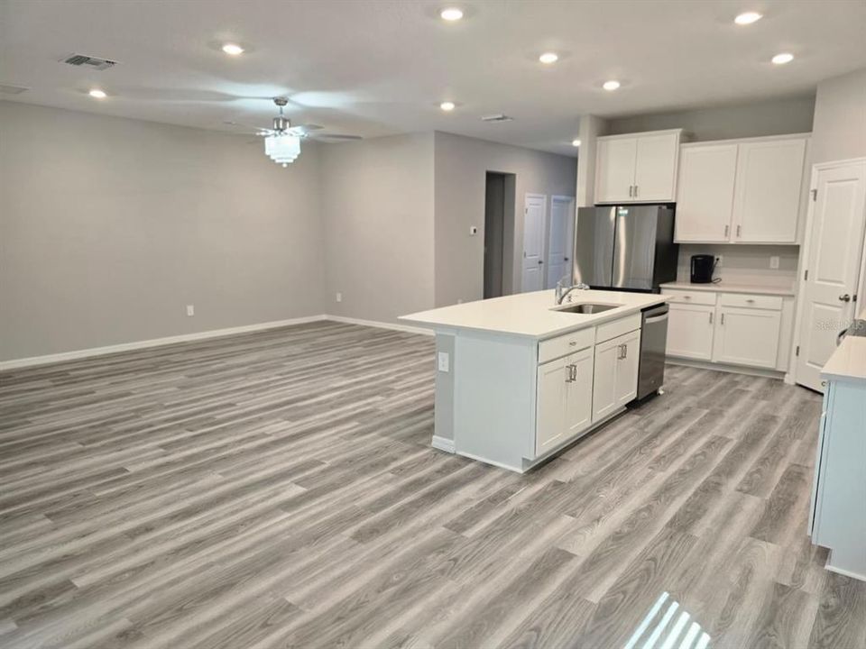 For Rent: $2,985 (4 beds, 2 baths, 2045 Square Feet)