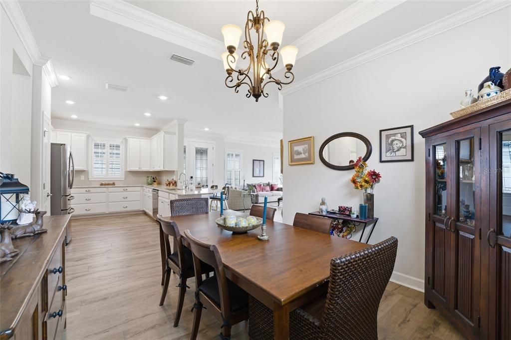 For Sale: $450,000 (2 beds, 2 baths, 1689 Square Feet)