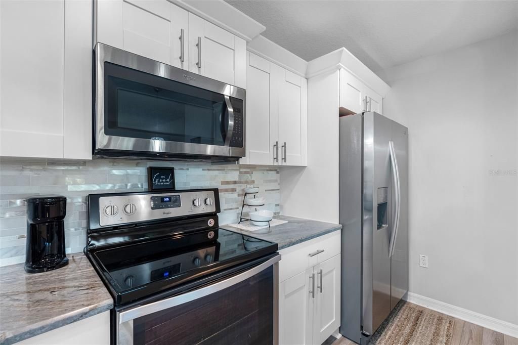 待售: $245,000 (2 贝兹, 2 浴室, 1060 平方英尺)