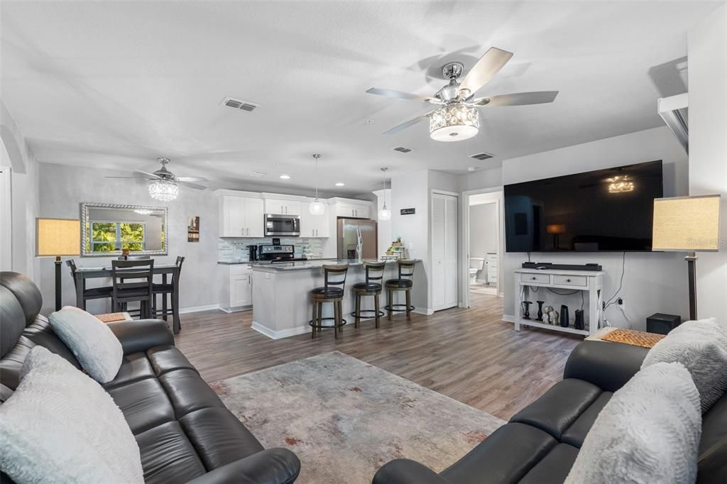 待售: $245,000 (2 贝兹, 2 浴室, 1060 平方英尺)