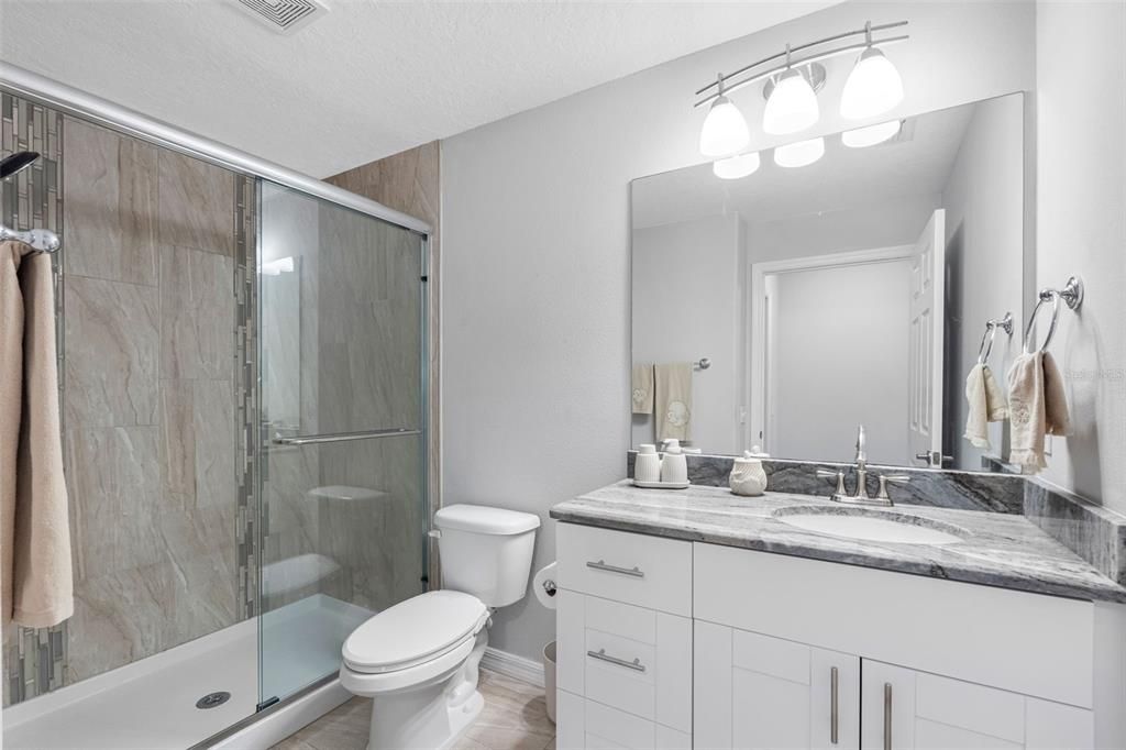 待售: $245,000 (2 贝兹, 2 浴室, 1060 平方英尺)