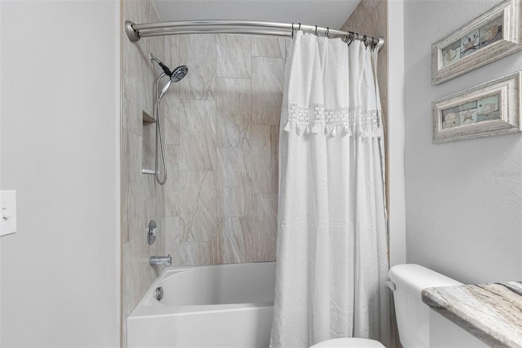 待售: $245,000 (2 贝兹, 2 浴室, 1060 平方英尺)