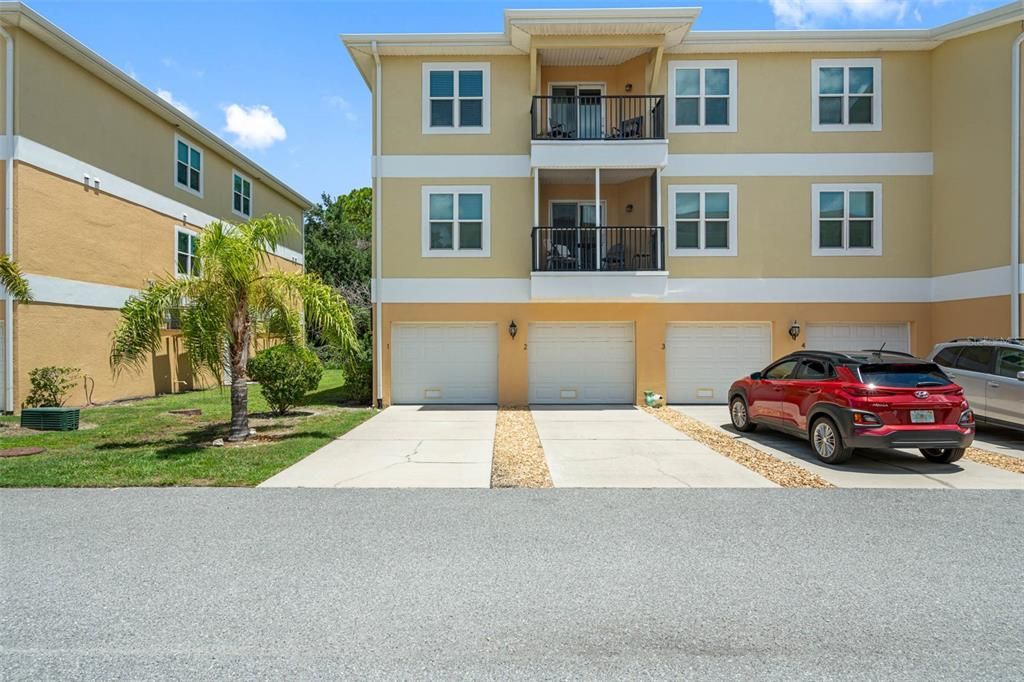 待售: $245,000 (2 贝兹, 2 浴室, 1060 平方英尺)