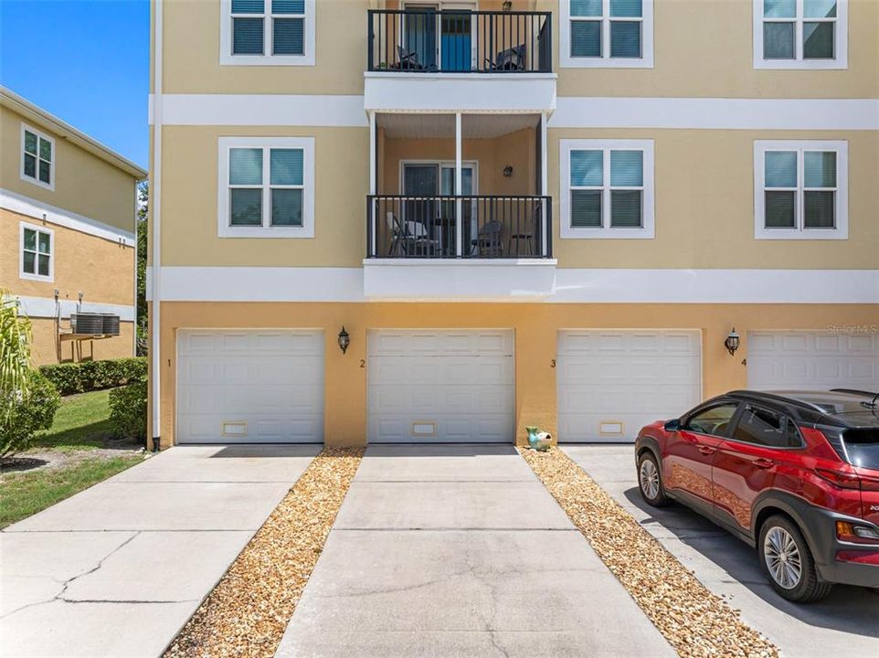 待售: $245,000 (2 贝兹, 2 浴室, 1060 平方英尺)