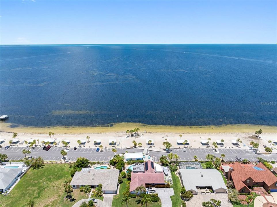 待售: $245,000 (2 贝兹, 2 浴室, 1060 平方英尺)