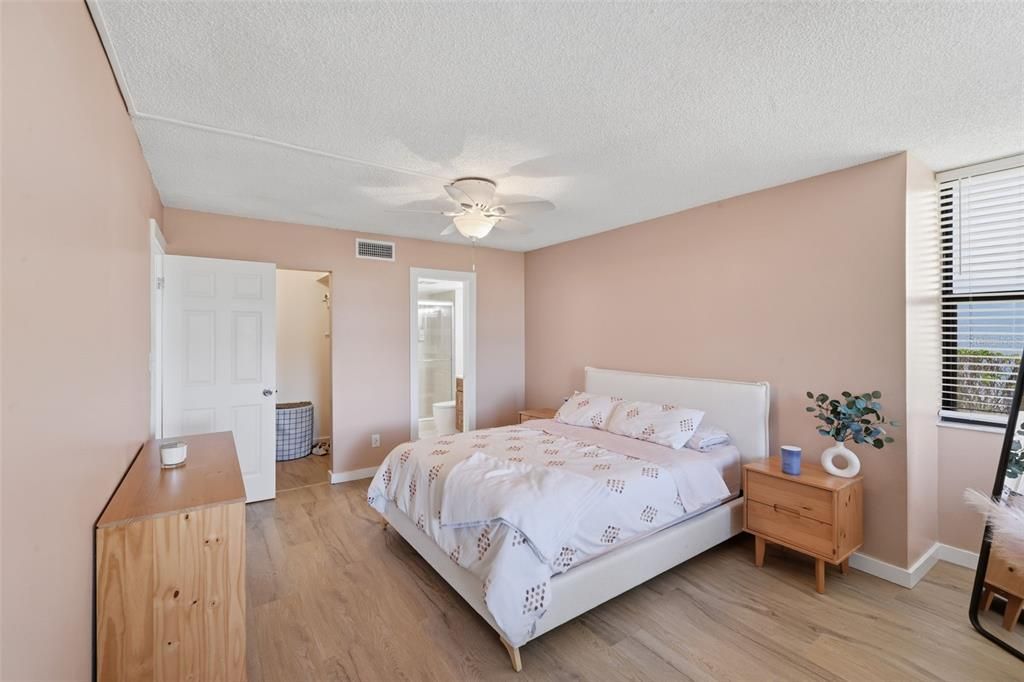 待售: $250,000 (2 贝兹, 2 浴室, 1115 平方英尺)