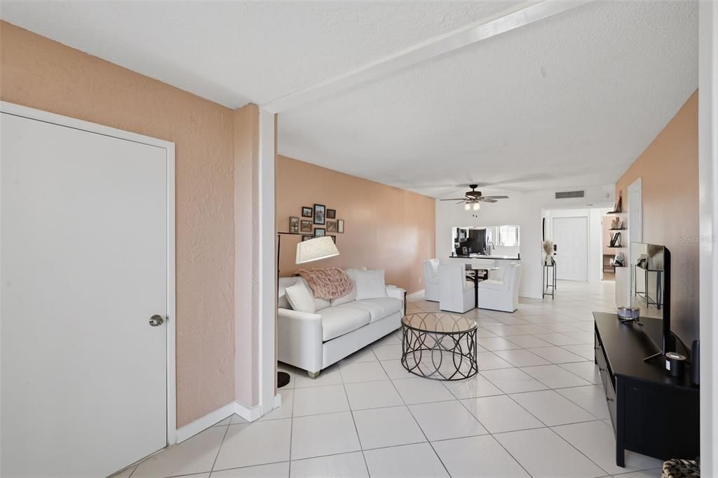 待售: $250,000 (2 贝兹, 2 浴室, 1115 平方英尺)